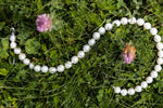 Collier de grosses perles blanches