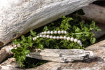 Collier de grosses perles blanches