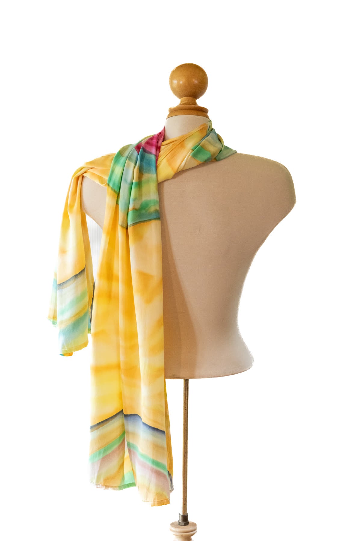 Foulard en soie peint à la main par Yuli
