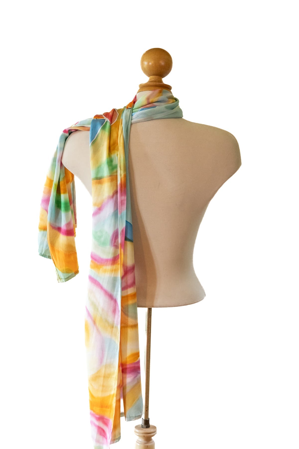Foulard en soie peint à la main par Yuli